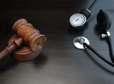 How Much Do Medical Malpractice Lawyers Charge?